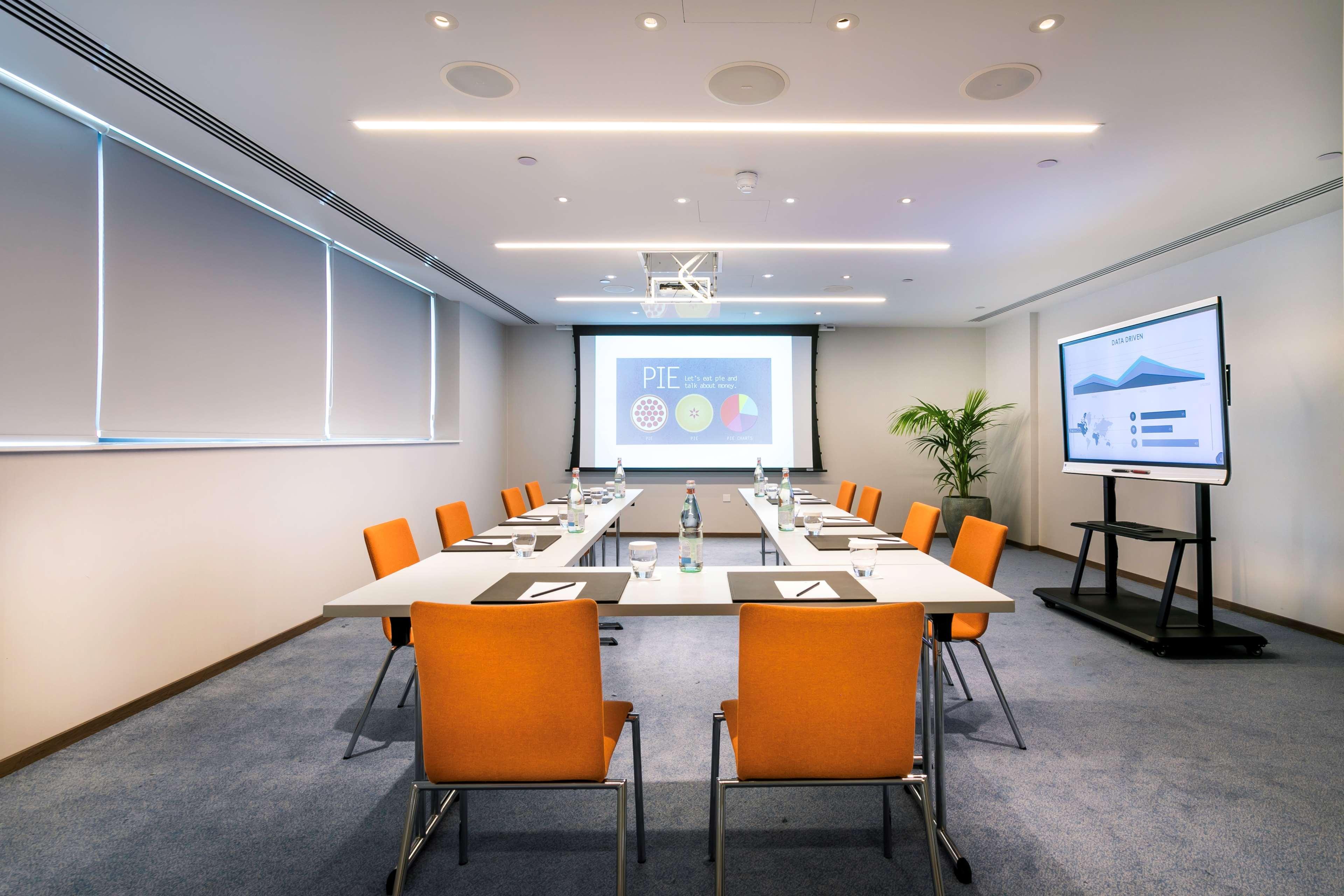 Radisson Blu Hotel, Lárnaka Eksteriør bilde Meeting room at the hotel