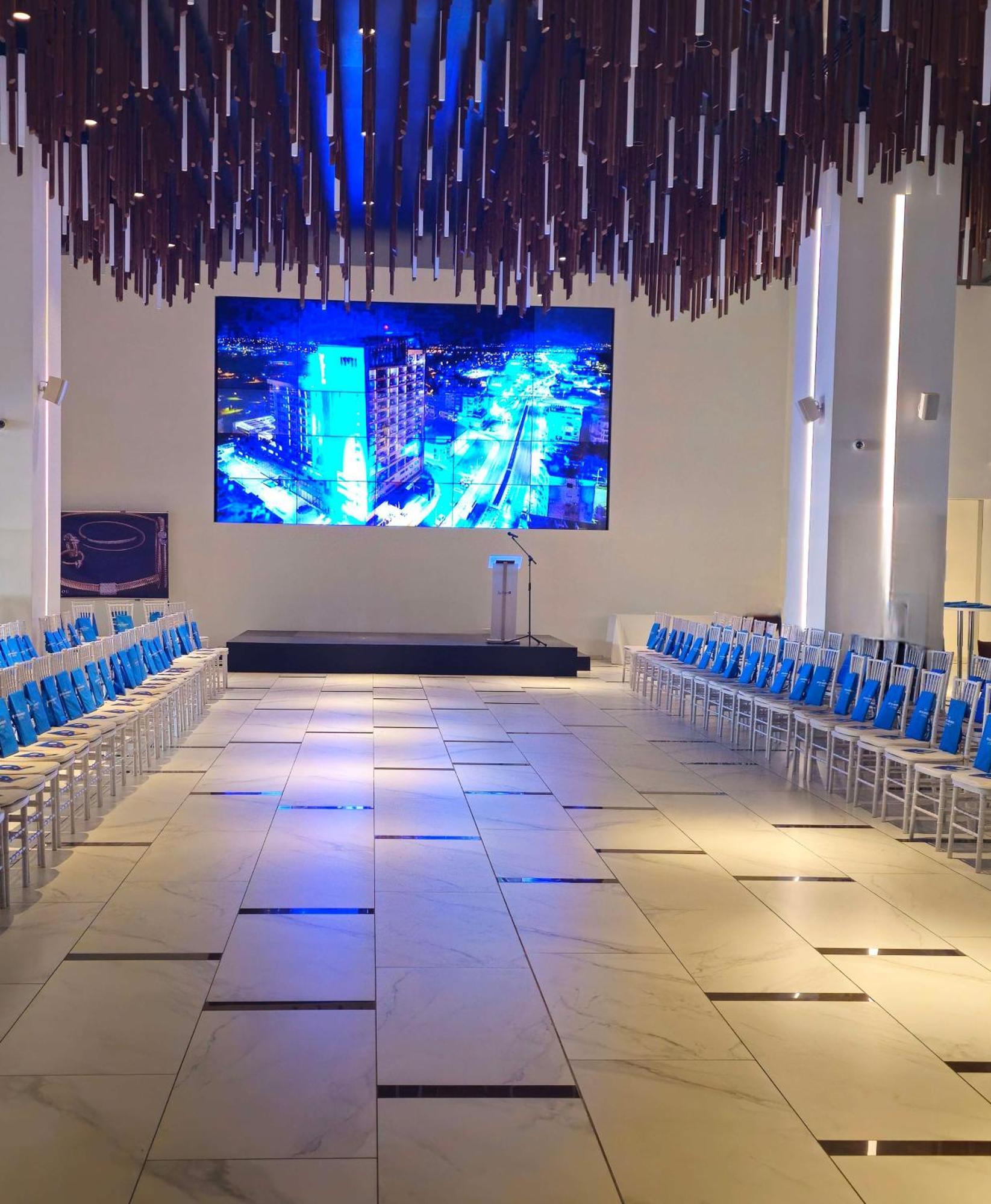 Radisson Blu Hotel, Lárnaka Eksteriør bilde The 2016 World Economic Forum Annual Meeting